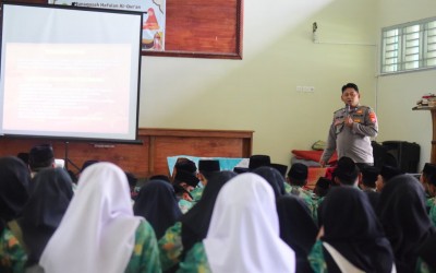 Polsek Penarik Bekali Siswa Kelas IX MTsN 2 Mukomuko dengan Penyuluhan Bahaya Narkoba dan Kenakalan Remaja